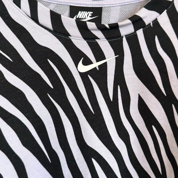 Nike Icon Clash Zebra Print Crew Active Pullover Sweatshirts Women’s Size Medium - Picture 4 of 11